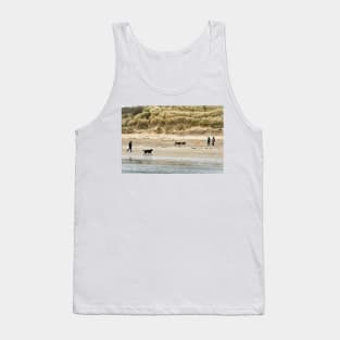 Four Dogs: Dog walkers on the beach - Beadnell, Northumberland, UK Tank Top